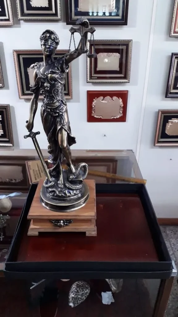 estatuilla de peltre