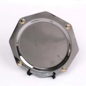 alt="Plato octogonal de acero inoxidable pulido con botones de bronce y grabado láser personalizado"