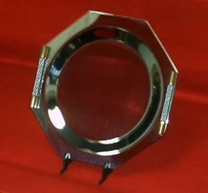 alt="Plato octogonal de acero inoxidable con grabado láser personalizado"