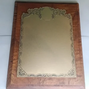 plaqueta conmemorativa de madera y oro para homenaje modelo 1700bm