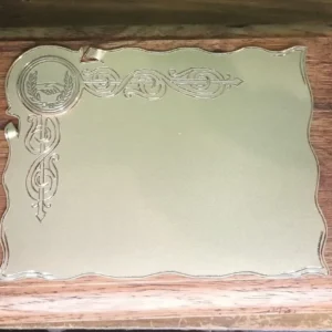 plaqueta conmemorativa de madera y oro para homenaje modelo 2000bm