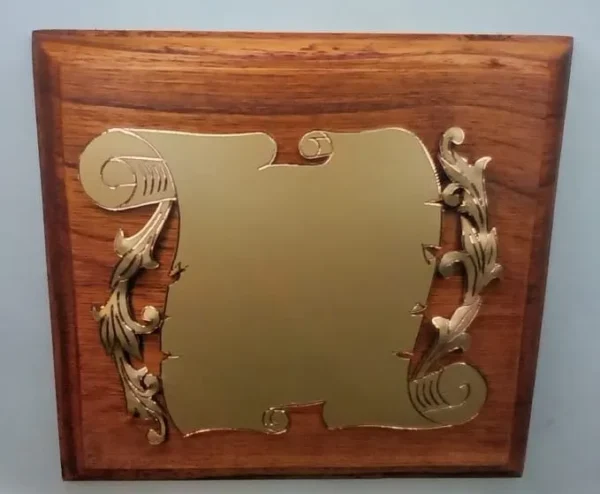 plaqueta conmemorativa de madera y oro para homenaje modelo 3400bm