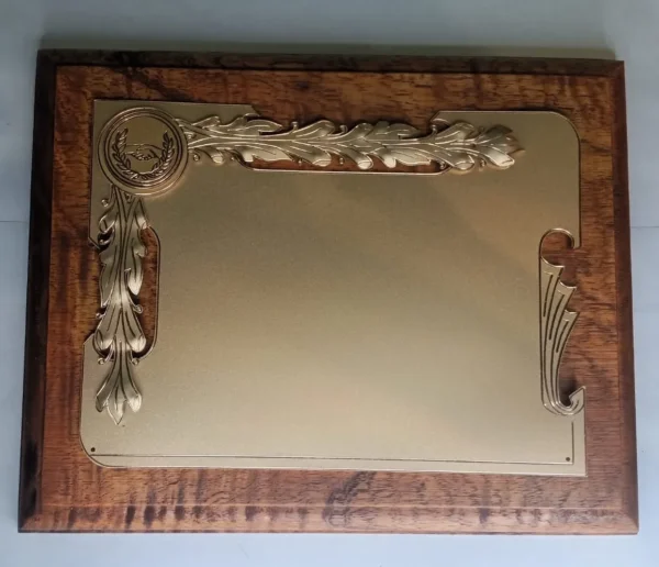 plaqueta conmemorativa de madera y oro para homenaje modelo 4200bm