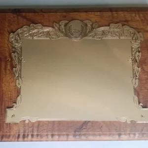 plaqueta conmemorativa de madera y oro para homenaje modelo 599bm