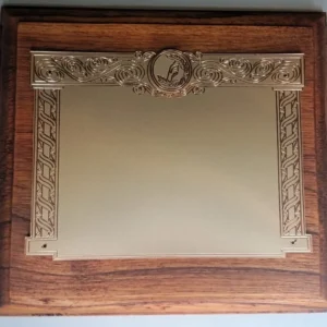plaqueta conmemorativa de madera y oro para homenaje modelo 6000bm